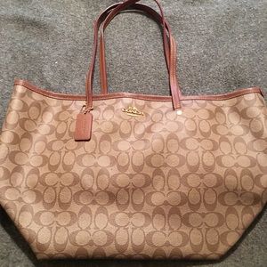 Coach Logo Shoulder Bag